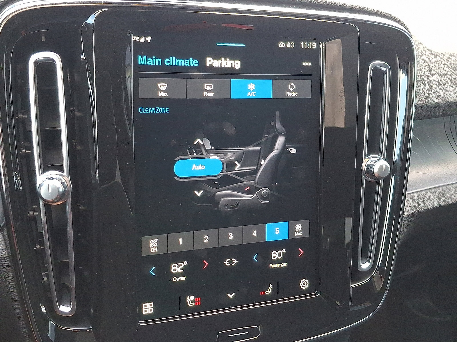 Certified 2024 Volvo C40 P8 Recharge Plus w/ Climate Package image 15