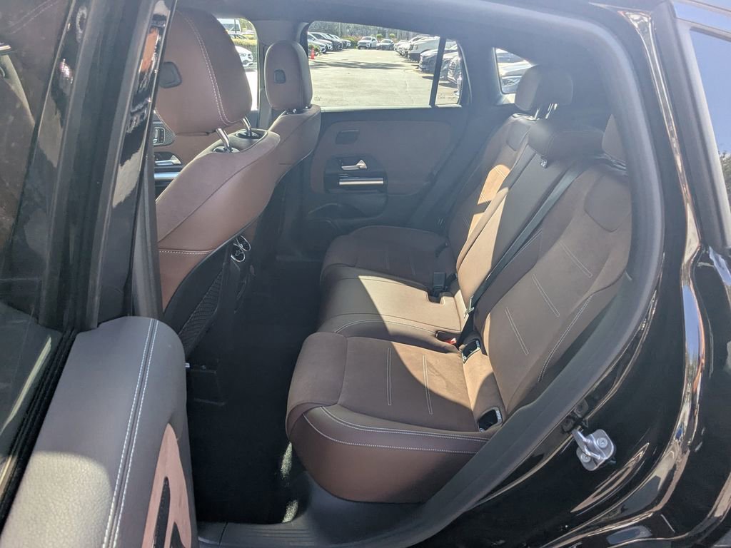 Used 2025 Mercedes-Benz GLA 250 image 23