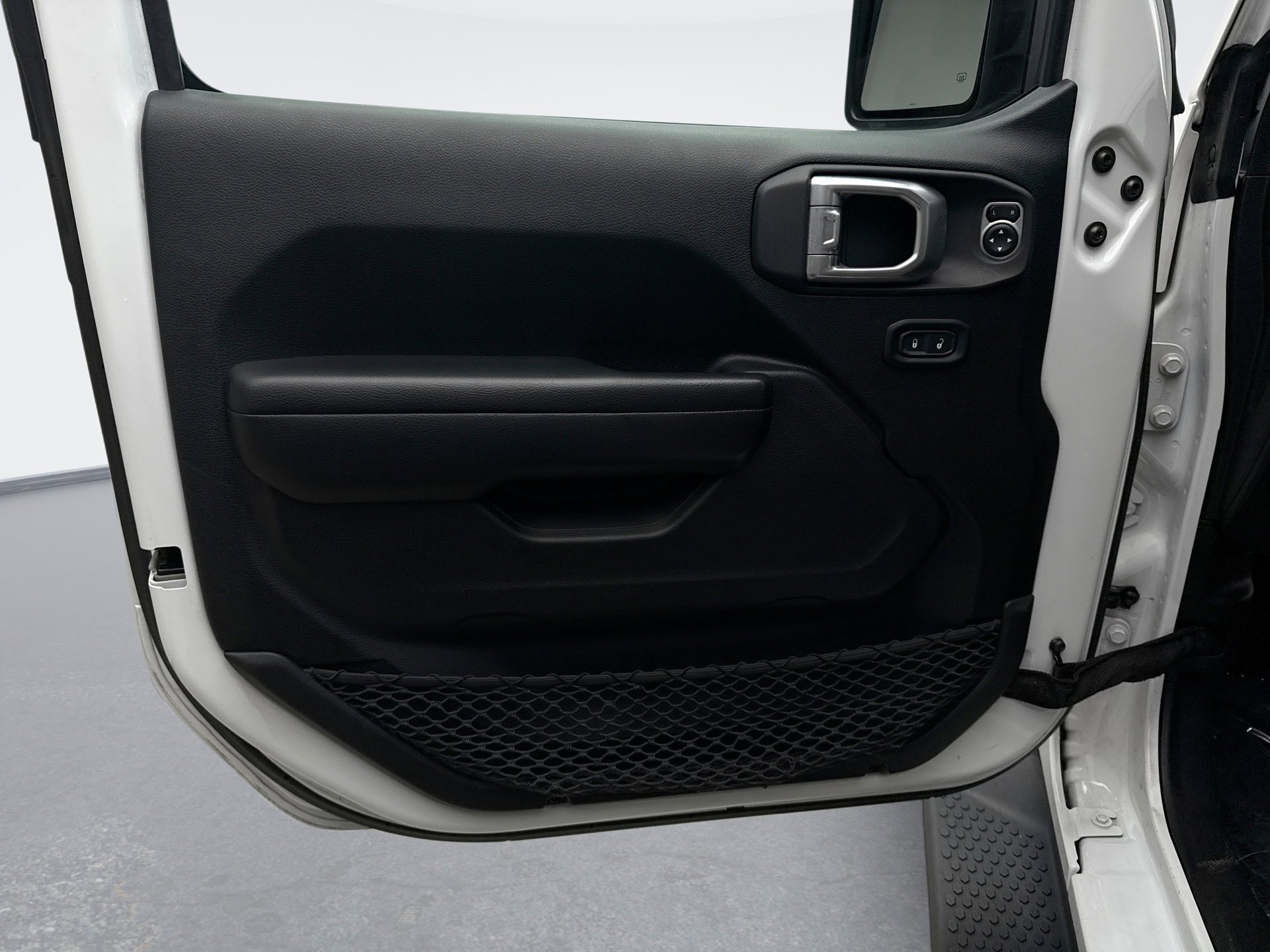 Used 2020 Jeep Wrangler Sport image 9