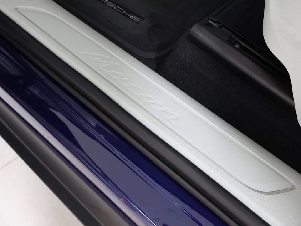 Certified 2024 Porsche Macan image 26