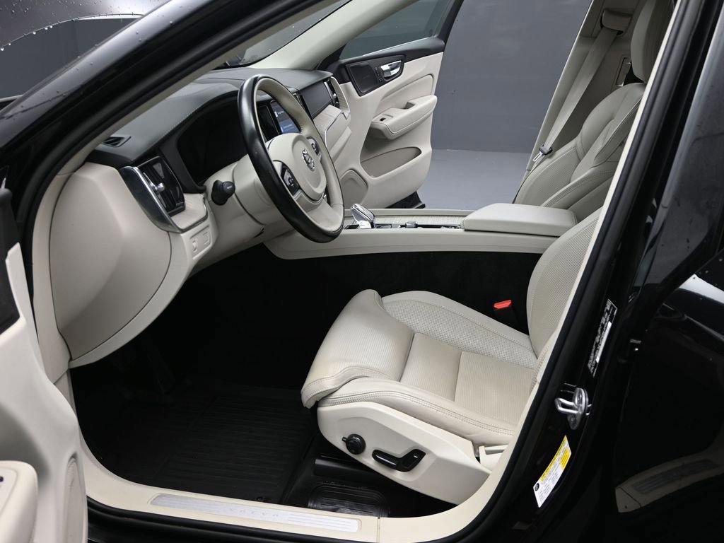 Used 2022 Volvo XC60 B5 Inscription w/ Advanced Package image 17