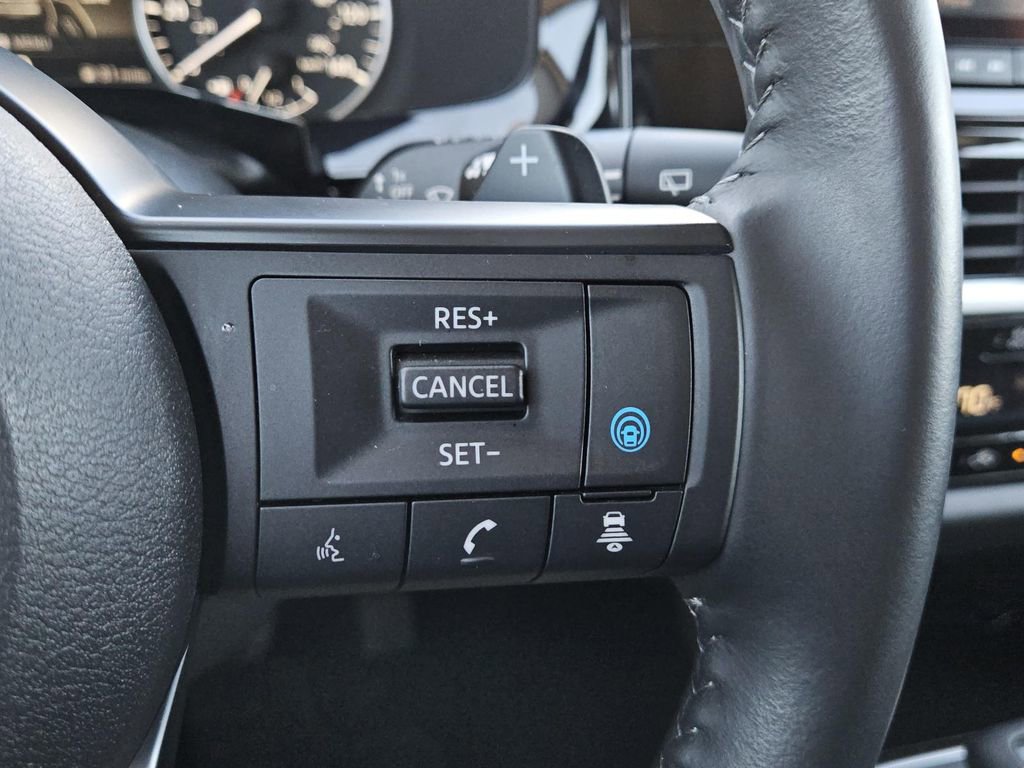 Used 2024 Nissan Pathfinder SV image 16