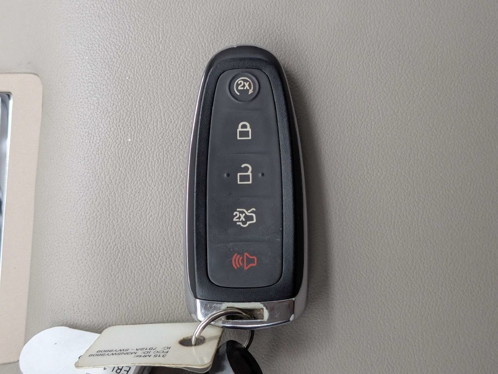 Used 2014 Lincoln MKX FWD w/ Walnut Swirl Wood Package image 26