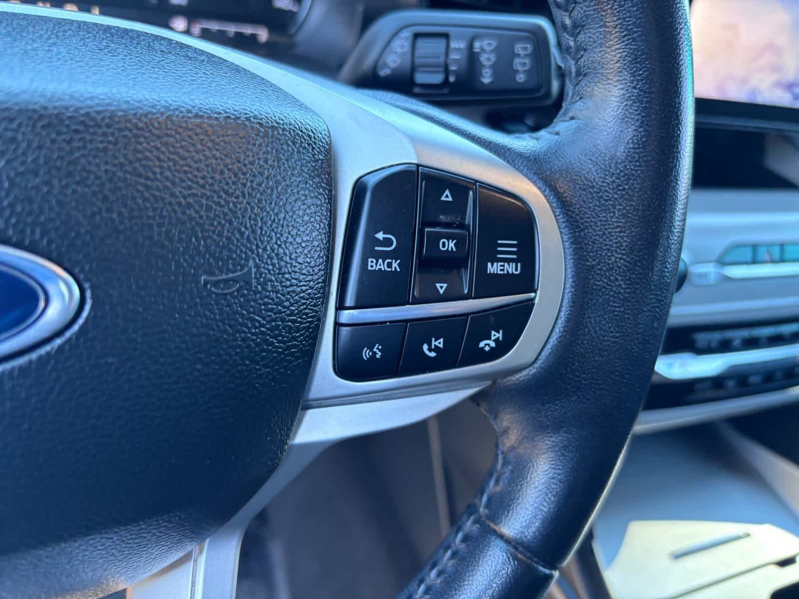 Used 2023 Ford Explorer XLT AWD/4WD image 17