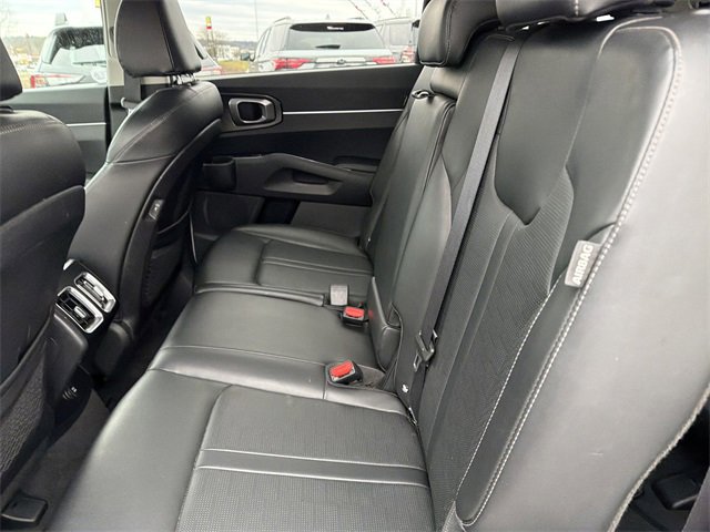 Used 2024 Kia Sorento S image 12