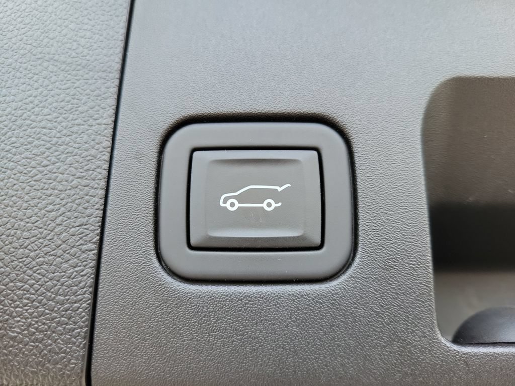 Certified 2023 Cadillac XT4 Premium Luxury w/ Technology Package AWD/4WD image 8