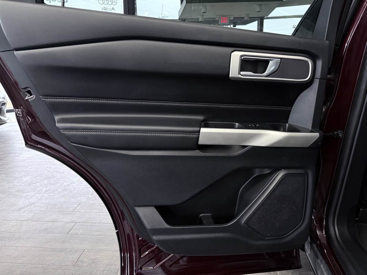Used 2022 Ford Explorer XLT w/ Equipment Group 202A image 28