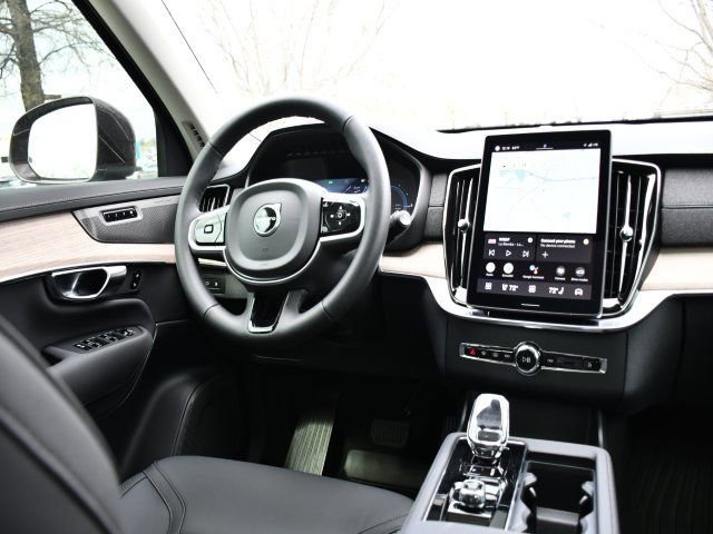 Used 2025 Volvo XC90 T8 Plus w/ Protection Package Premier AWD/4WD image 19