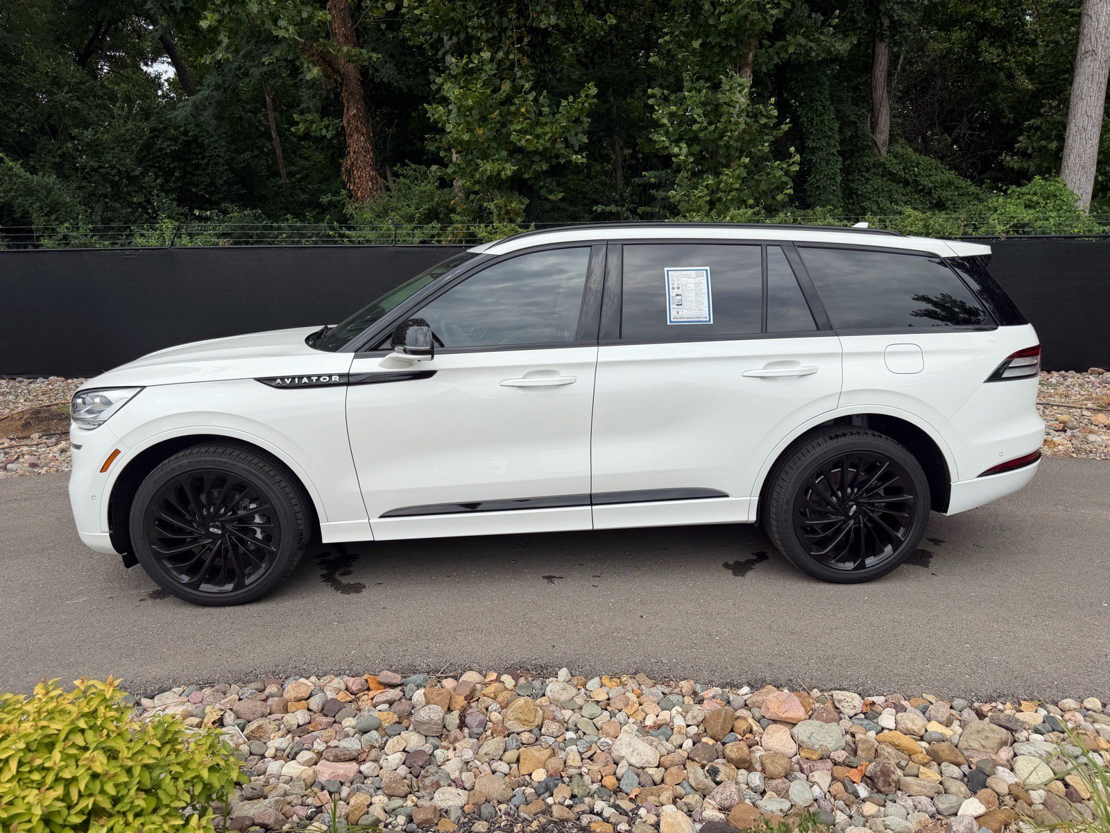 Certified 2022 Lincoln Aviator Reserve w/ Equipment Group 201A AWD/4WD image 2