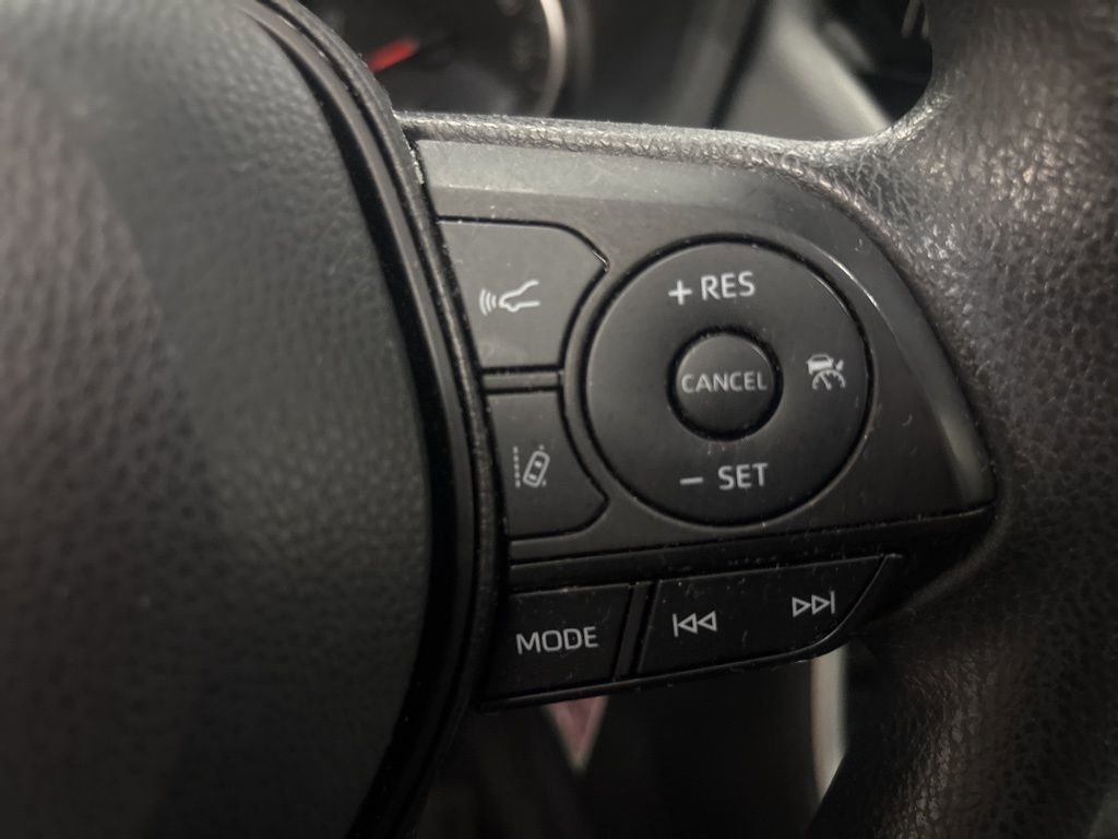 Used 2022 Toyota RAV4 LE image 19