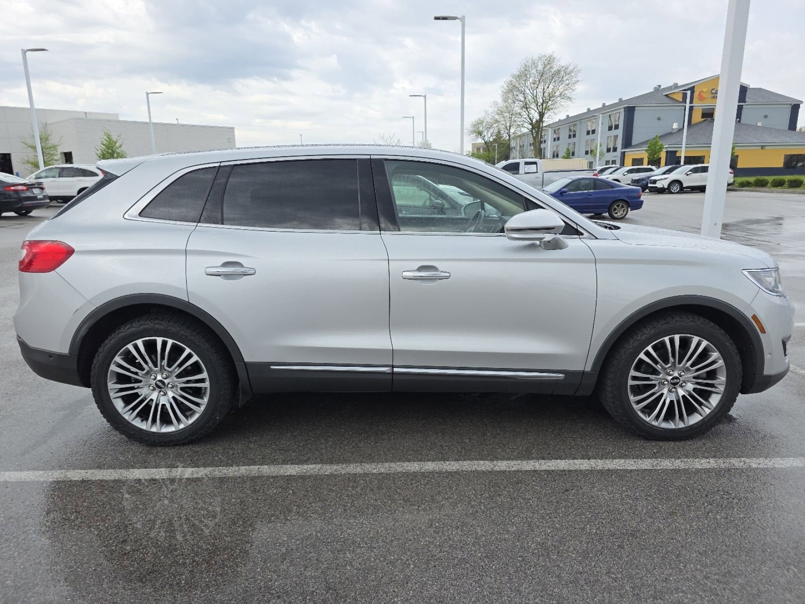 Used 2017 Lincoln MKX Reserve AWD/4WD image 10