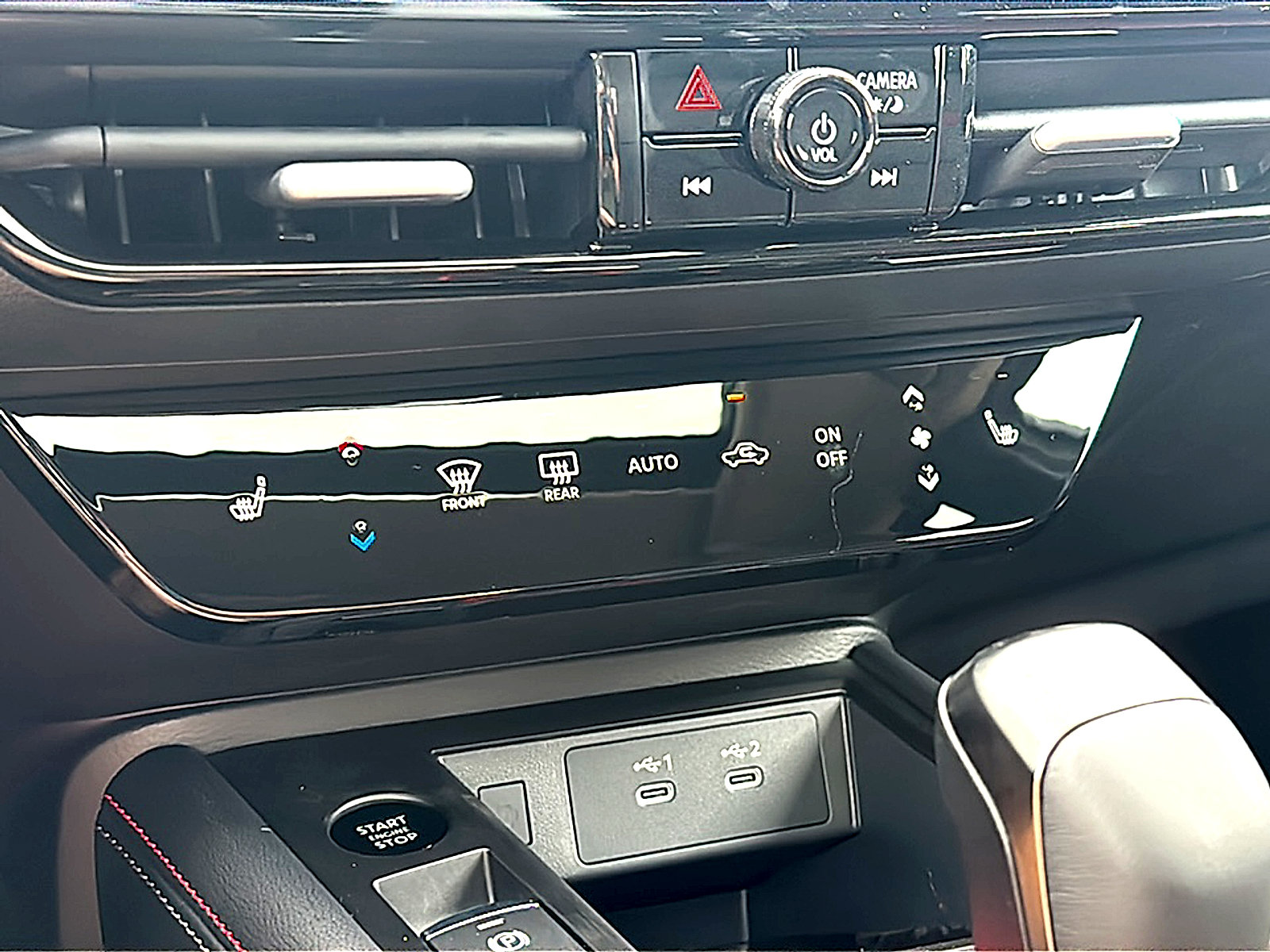 New 2026 Nissan Kicks SR w/ SR Premium Package FWD image 24