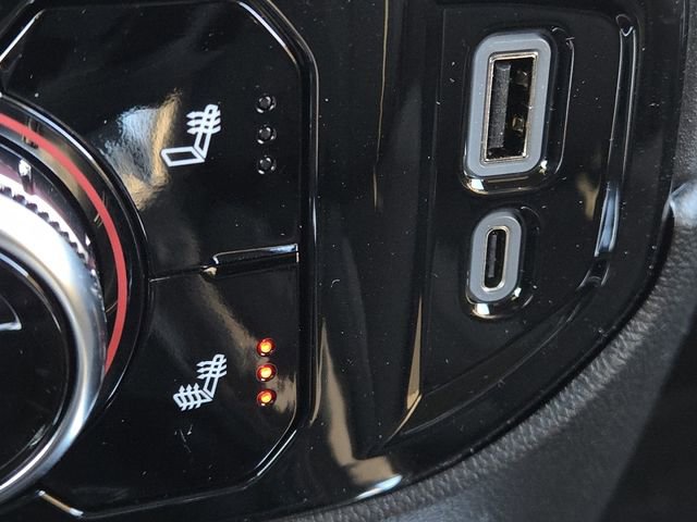 New 2026 GMC Sierra 1500 Elevation image 8