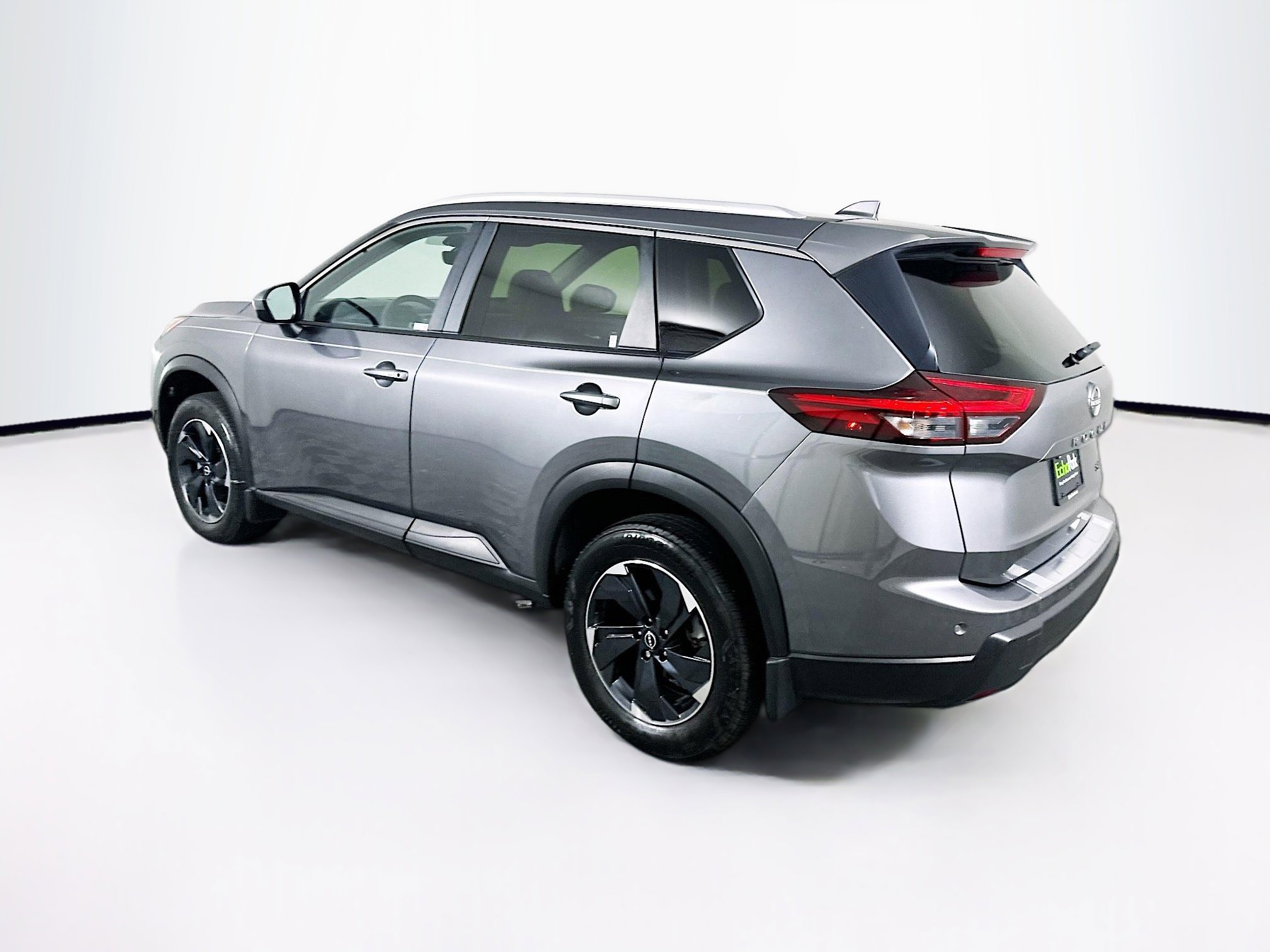 Used 2024 Nissan Rogue SV w/ SV Premium Package image 5