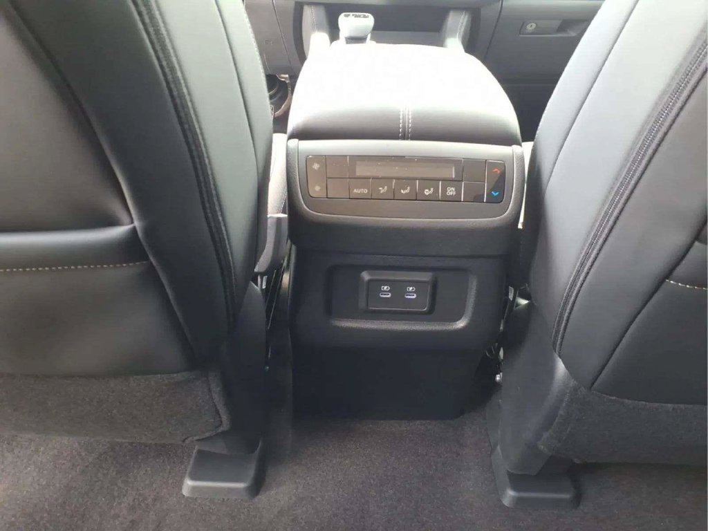 New 2026 Nissan Pathfinder SL FWD image 17