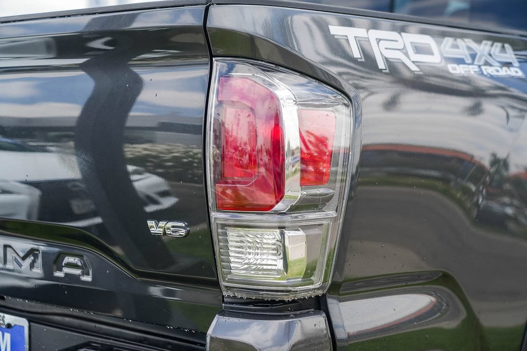 Used 2023 Toyota Tacoma TRD Off-Road w/ Technology Package AWD/4WD image 9
