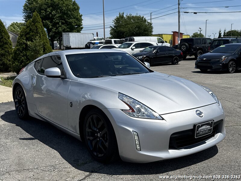 Used 2016 Nissan 370Z Coupe RWD image 3