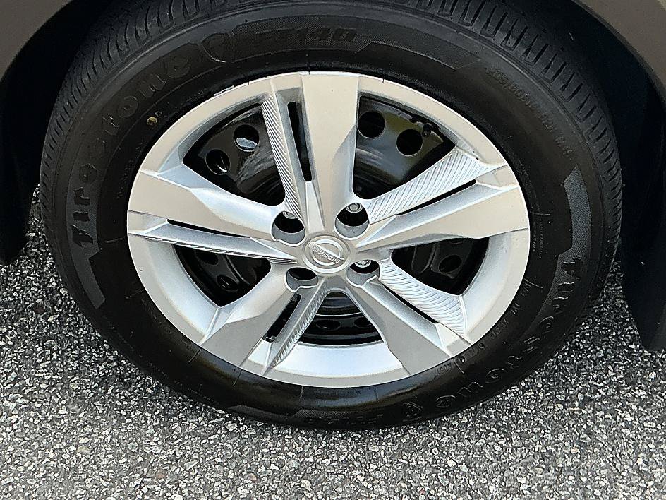 Used 2025 Nissan Kicks Play S FWD image 8