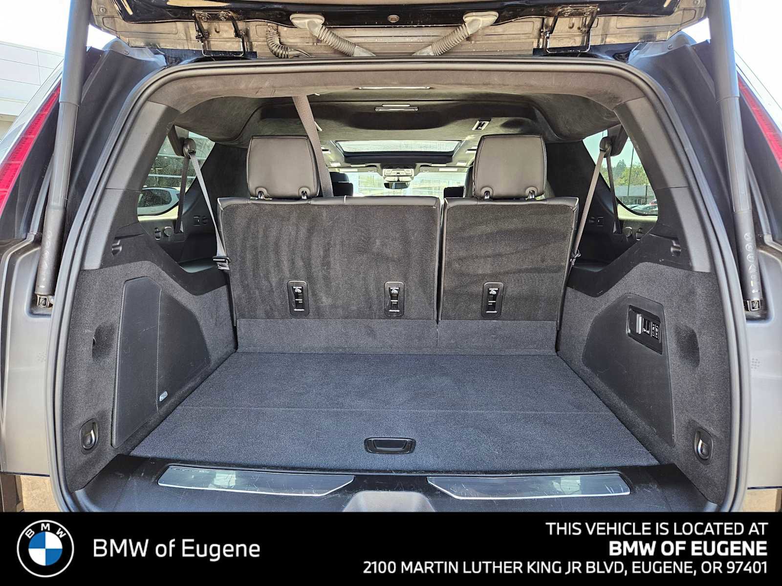 Used 2024 Cadillac Escalade ESV Premium Luxury Platinum AWD/4WD image 18