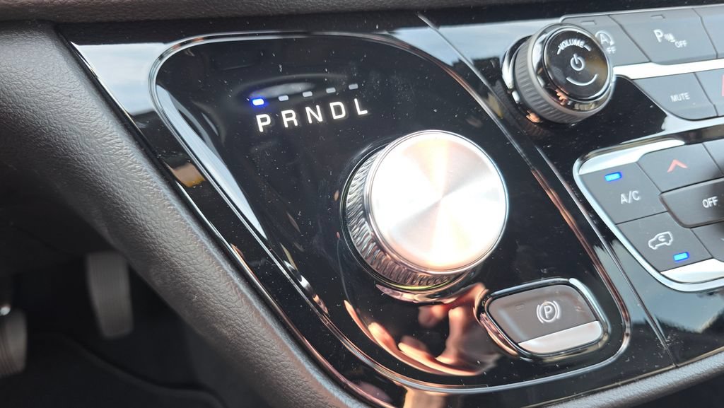 New 2027 Chrysler Pacifica Select FWD image 39