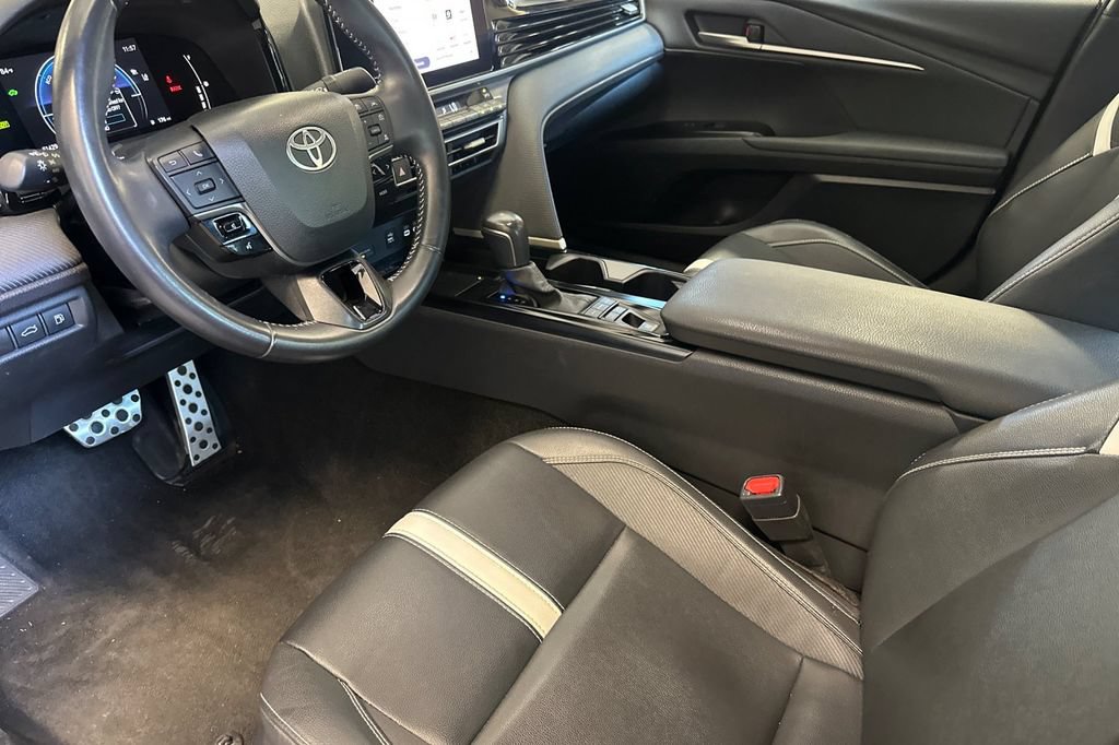 Used 2025 Toyota Camry SE FWD image 10