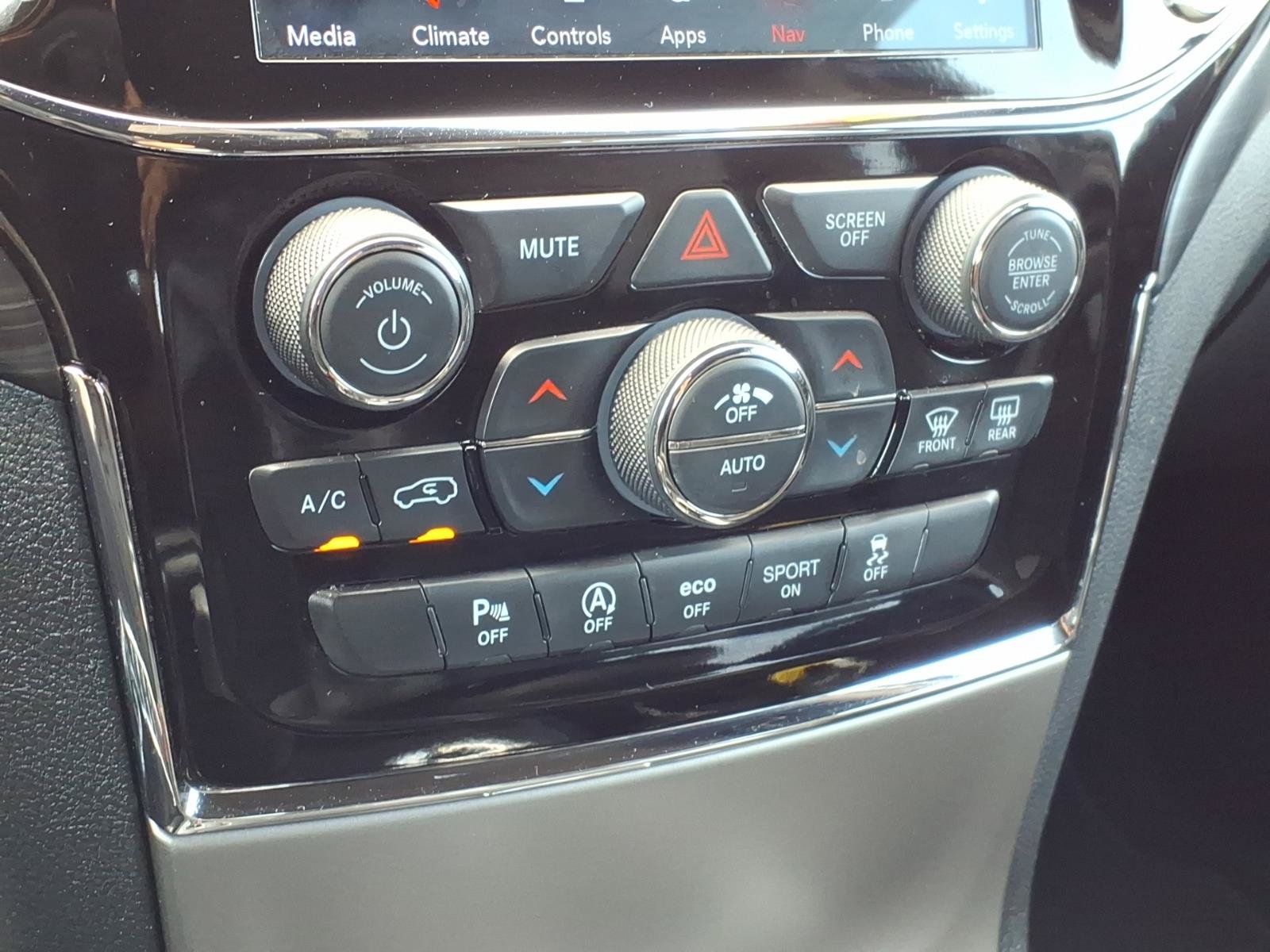 Used 2020 Jeep Grand Cherokee Altitude AWD/4WD image 25