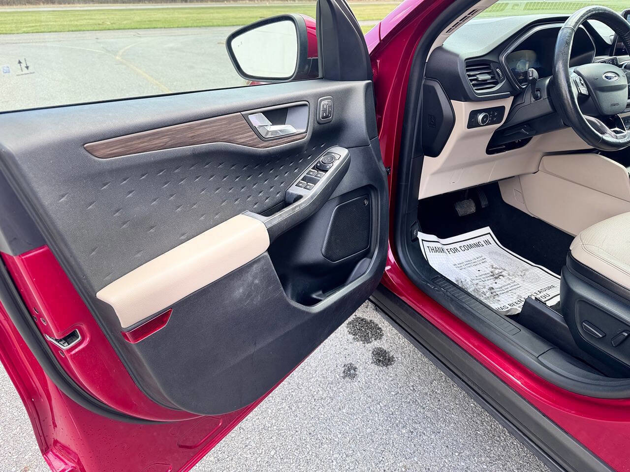 Used 2020 Ford Escape Titanium image 8