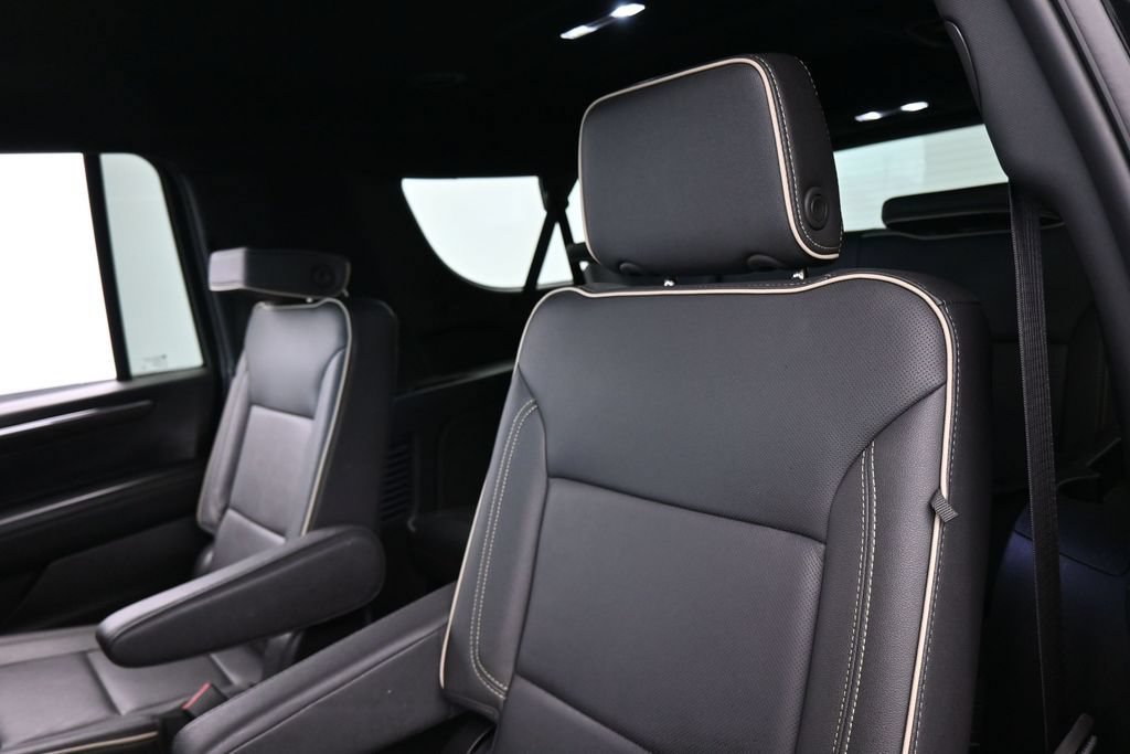 Used 2026 Chevrolet Suburban Premier AWD/4WD image 37