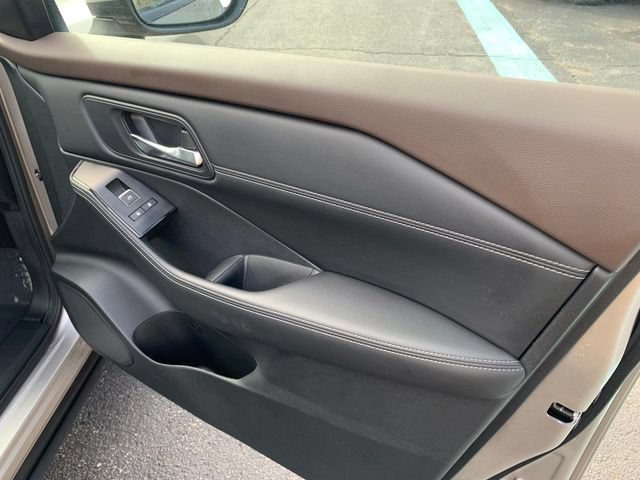Used 2023 Nissan Rogue SL AWD/4WD image 13