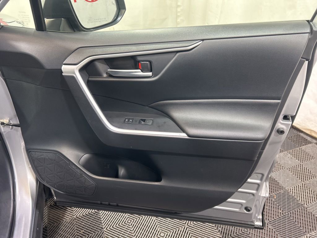Used 2023 Toyota RAV4 SE image 11
