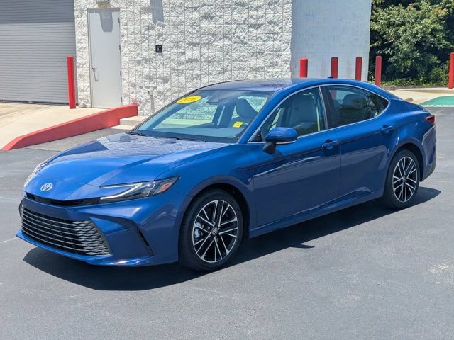 Used 2026 Toyota Camry XLE FWD image 3