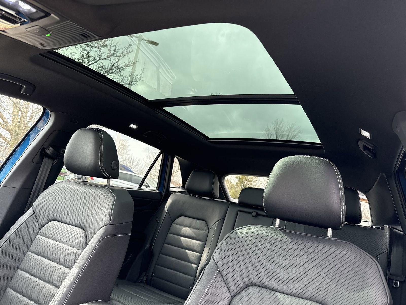 New 2025 Volkswagen Atlas Cross Sport SEL R-Line image 23