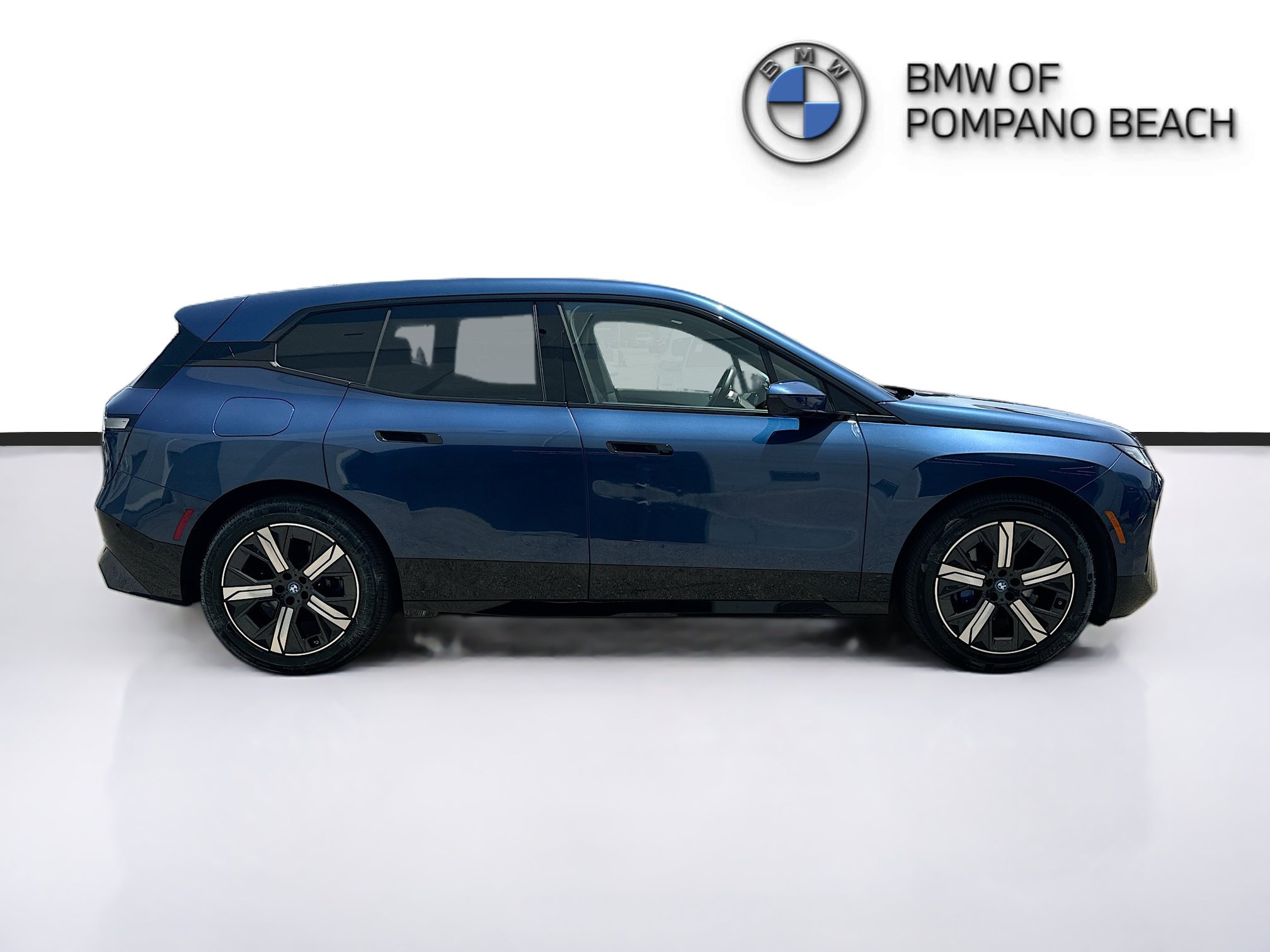 Used 2024 BMW iX xDrive50 w/ Sport Package AWD/4WD image 8