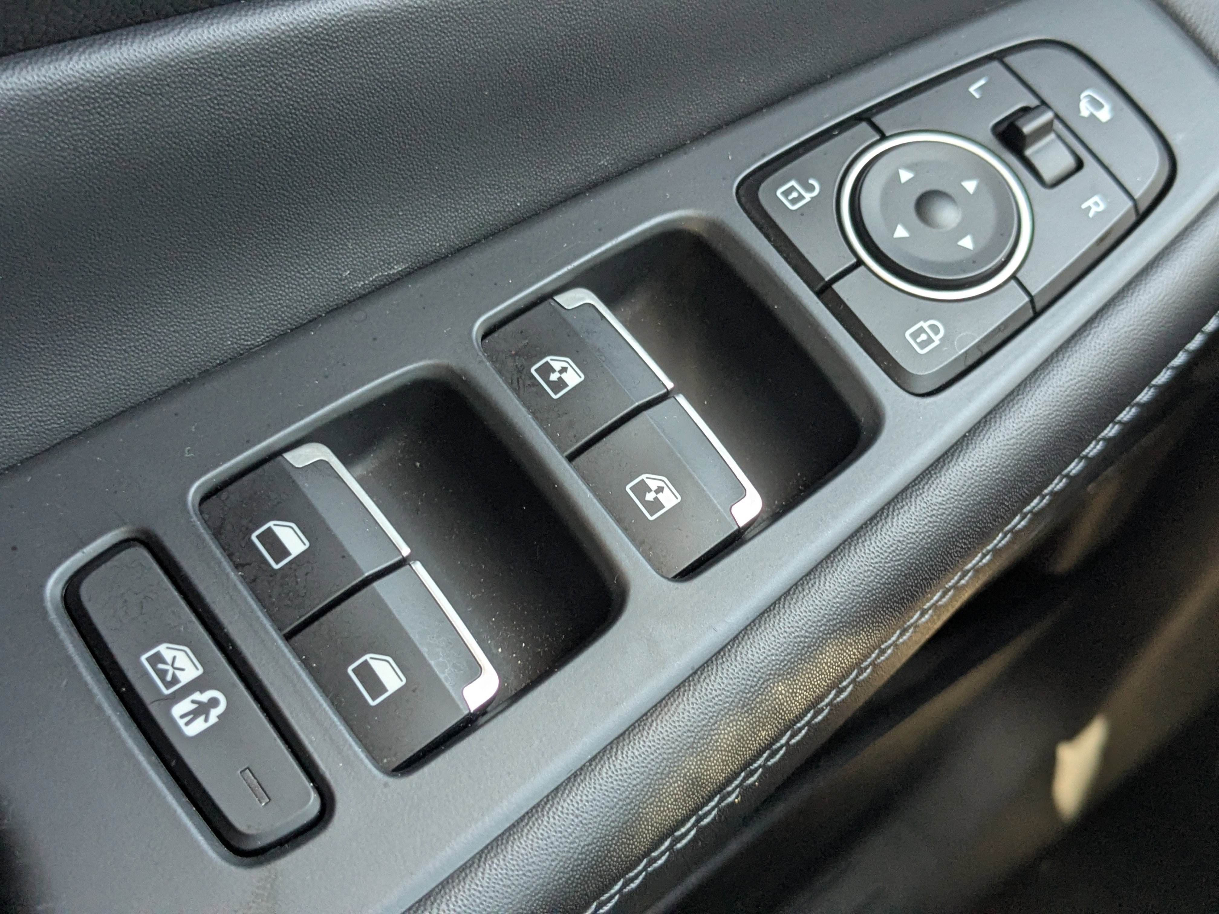 Used 2022 Hyundai Santa Fe Limited AWD/4WD image 34