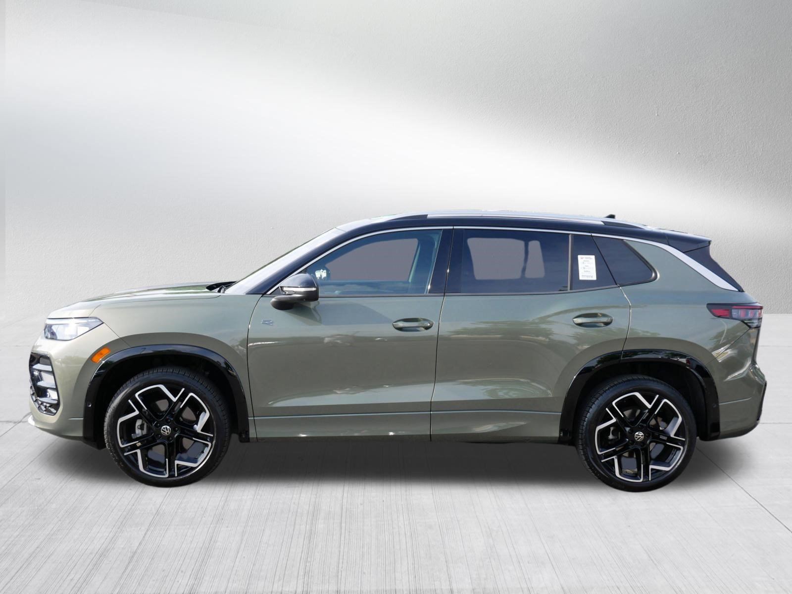 Certified 2025 Volkswagen Tiguan SEL R-Line AWD/4WD image 4