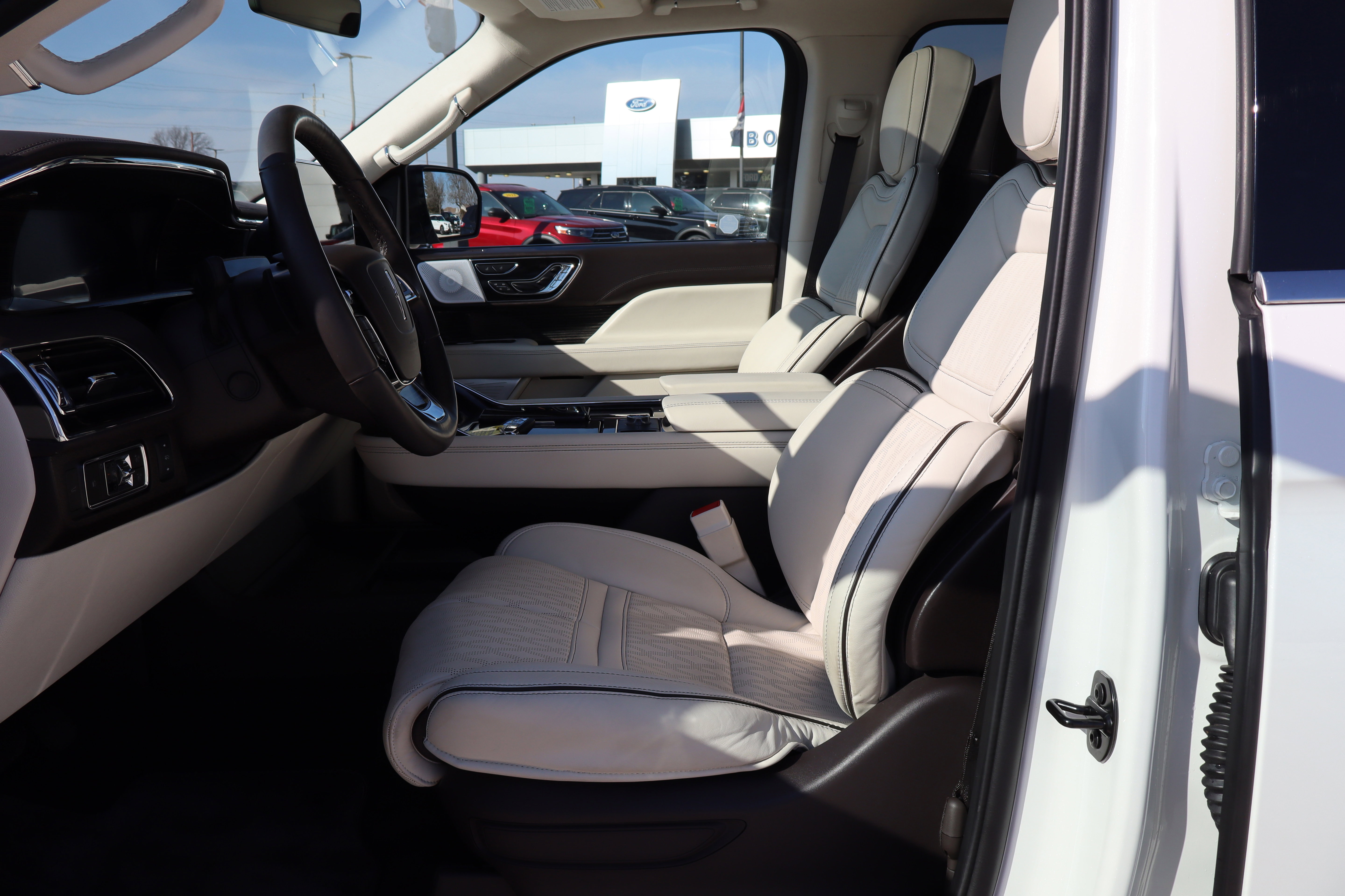 Used 2024 Lincoln Navigator L Black Label AWD/4WD image 10