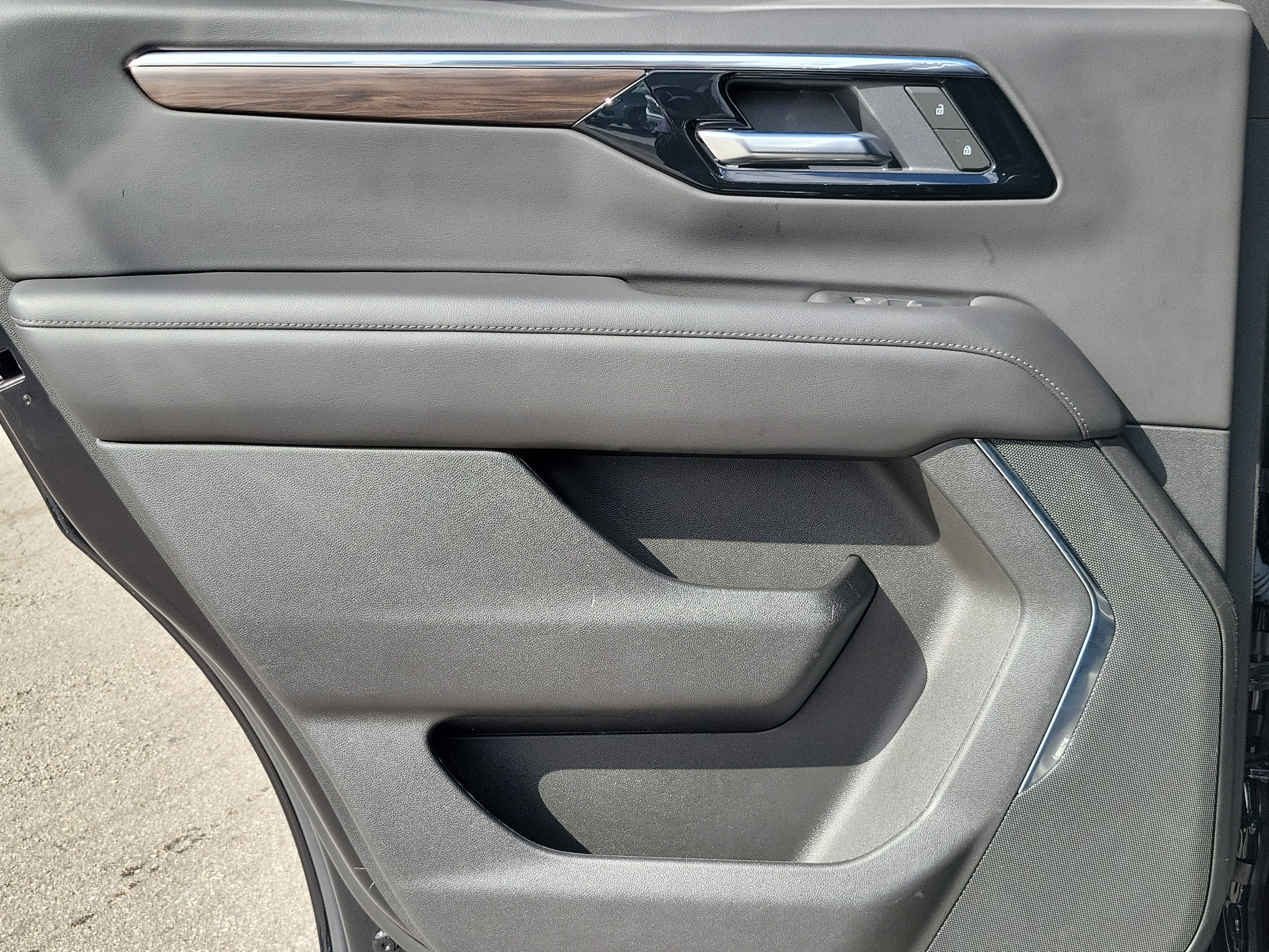 Used 2025 Chevrolet Tahoe LT AWD/4WD image 26