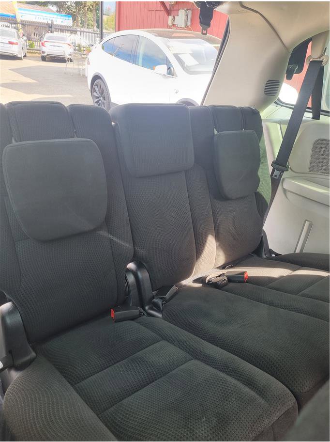 Used 2016 Dodge Grand Caravan American Value Package w/ UConnect Hands-Free Group FWD image 15