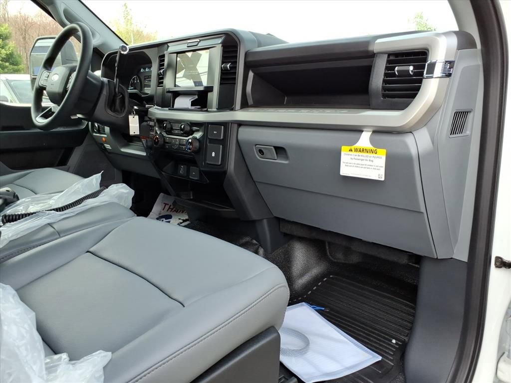 New 2025 Ford F550 4x4 Regular Cab Super Duty image 10
