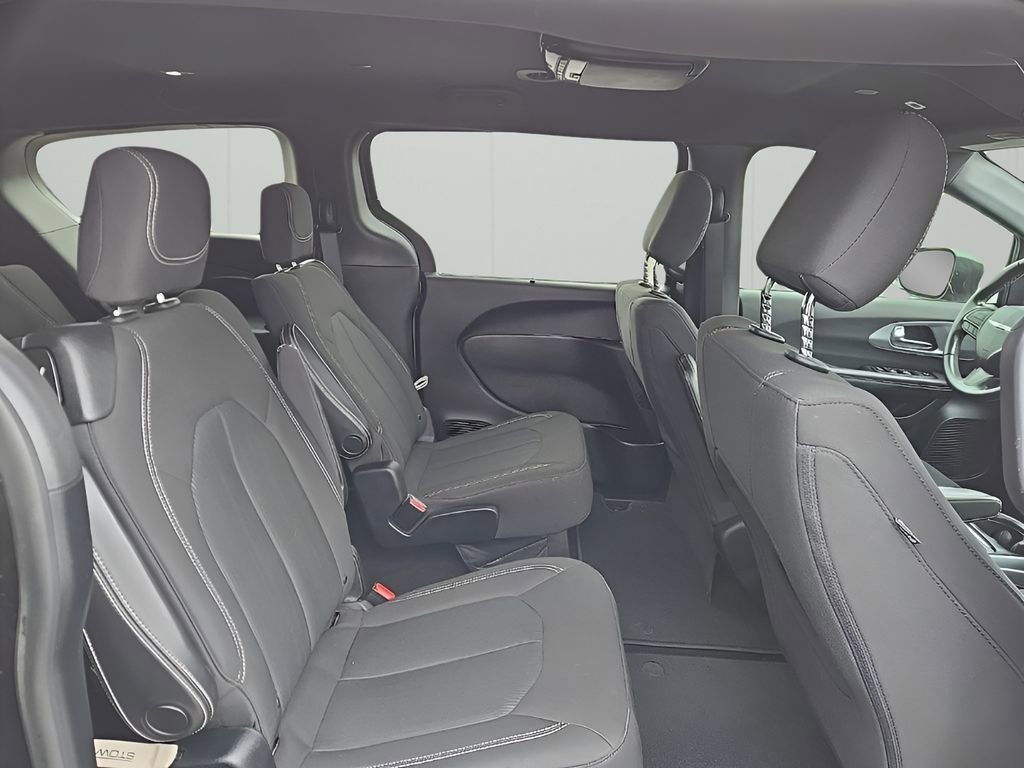 Used 2018 Chrysler Pacifica Touring Plus w/ S Appearance Package image 16