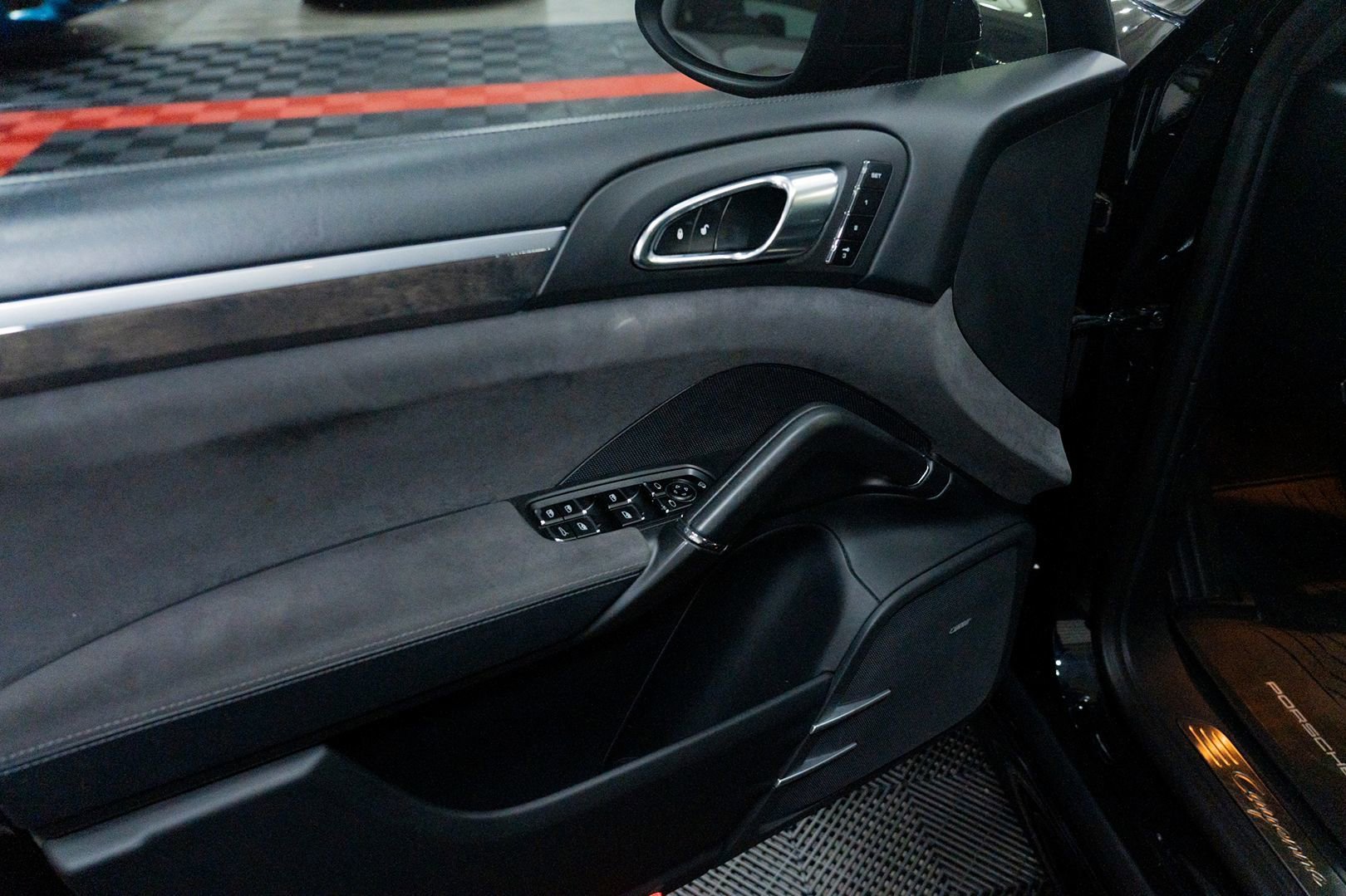 Used 2014 Porsche Cayenne GTS AWD/4WD image 17