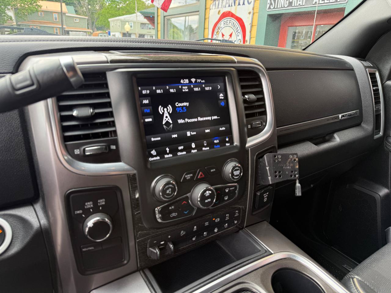 Used 2018 RAM 2500 Limited AWD/4WD image 17