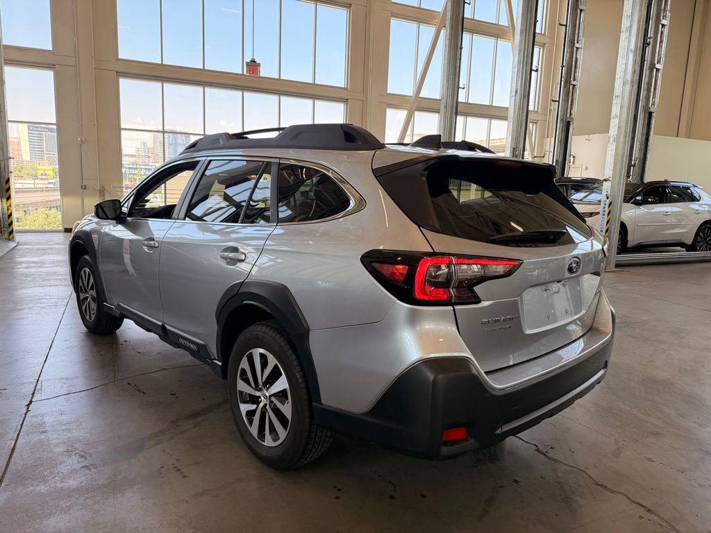 Used 2024 Subaru Outback Premium AWD/4WD image 5