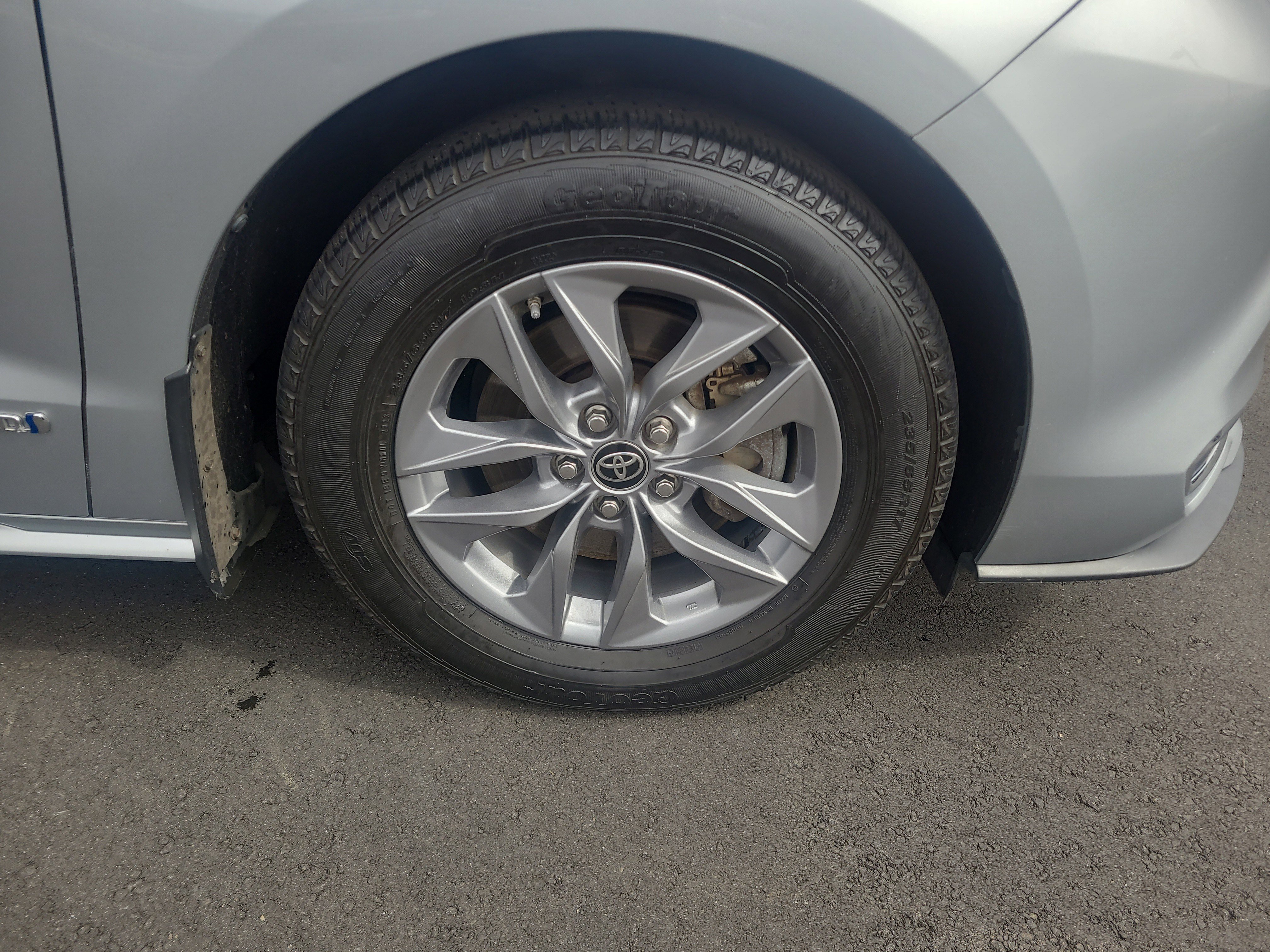 Used 2021 Toyota Sienna XLE image 13