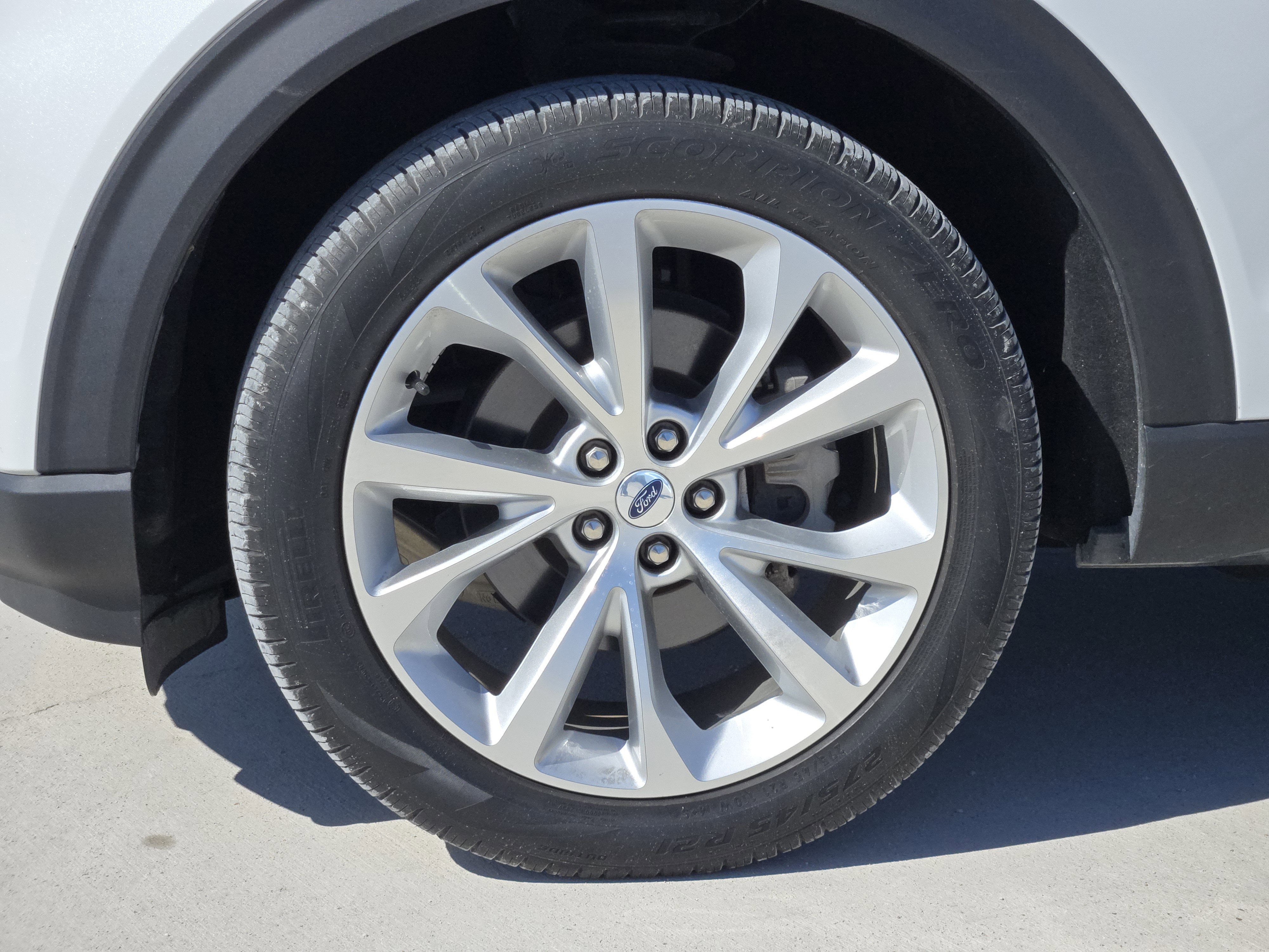 Certified 2023 Ford Explorer Platinum w/ Technology Package AWD/4WD image 13