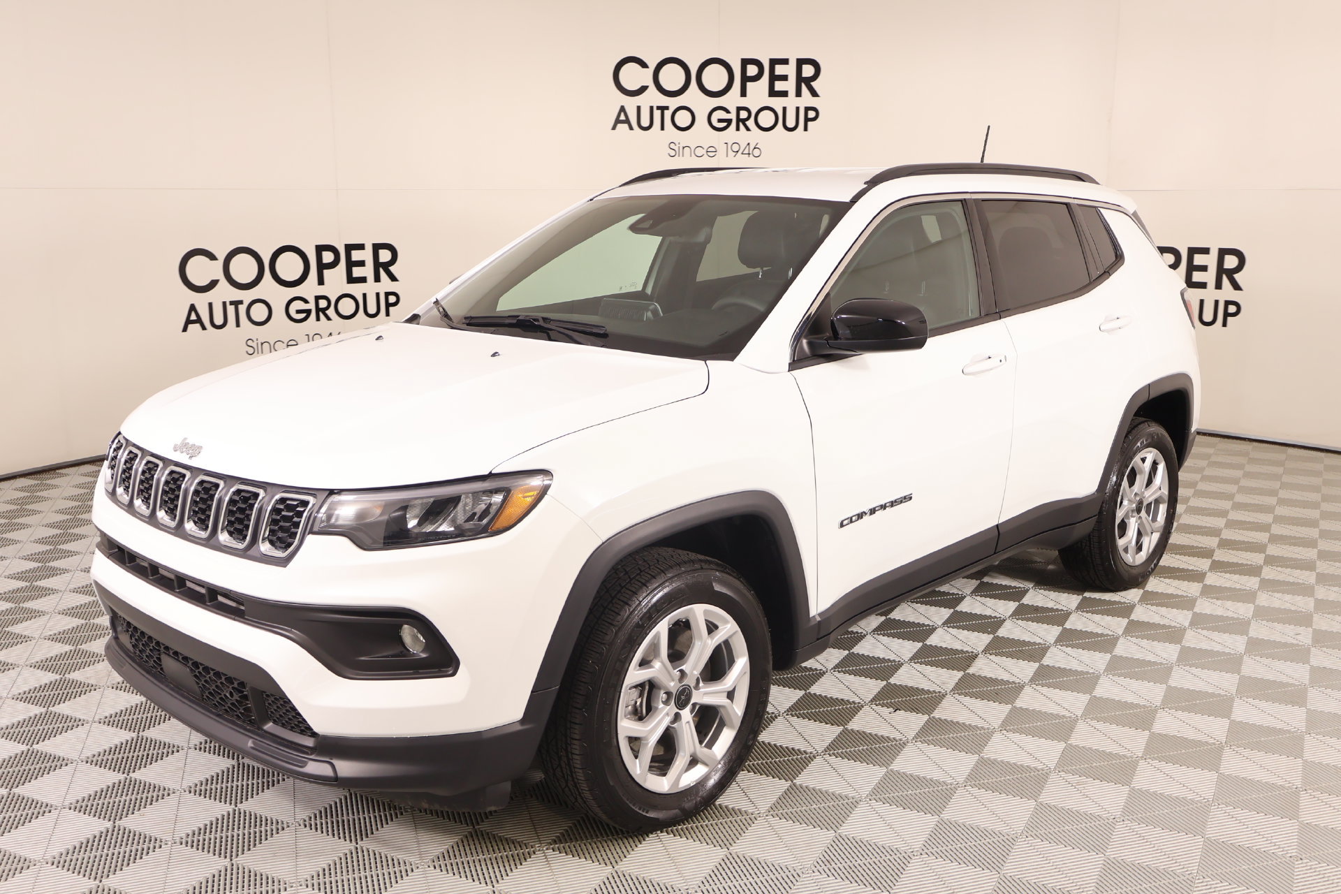 Used 2025 Jeep Compass Latitude AWD/4WD image 10