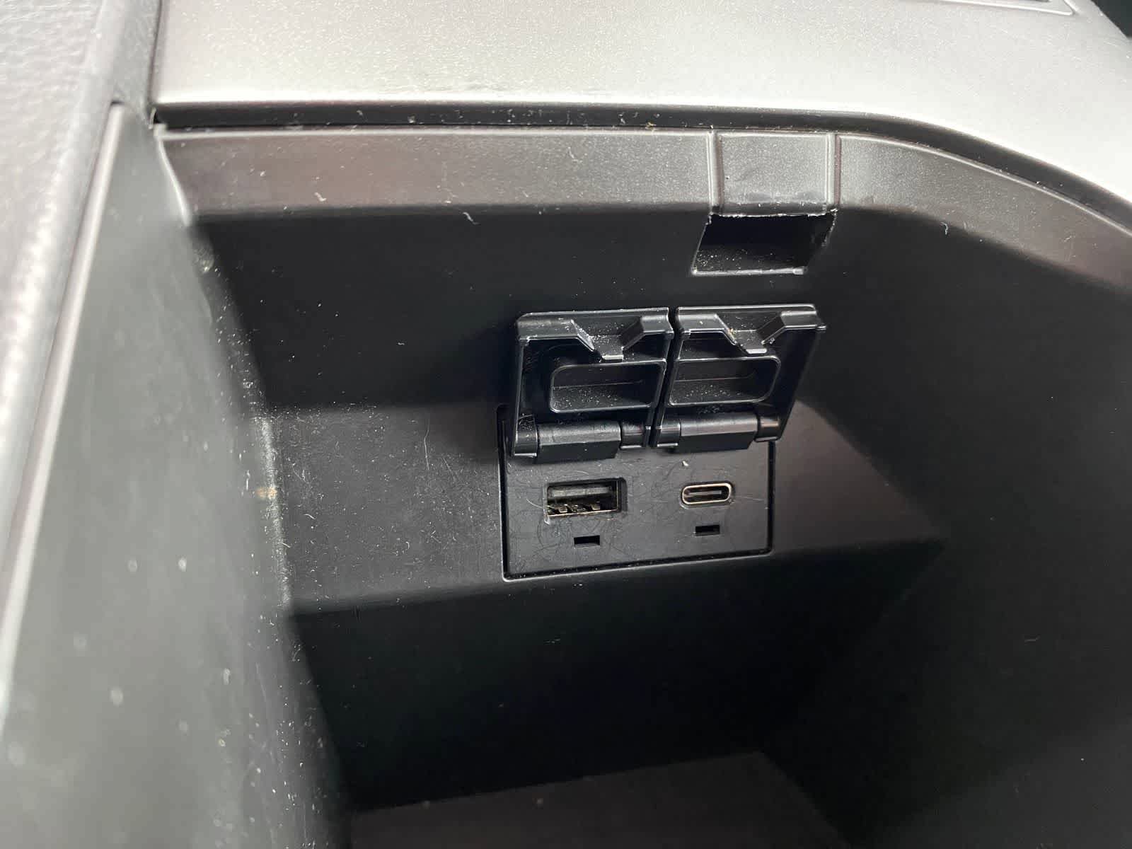 Used 2022 Toyota Camry XSE image 32