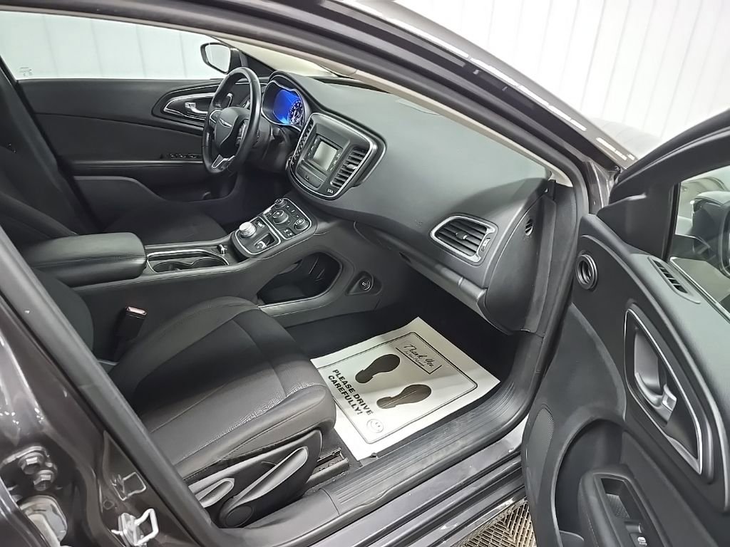 Used 2015 Chrysler 200 Limited w/ Convenience Group image 15