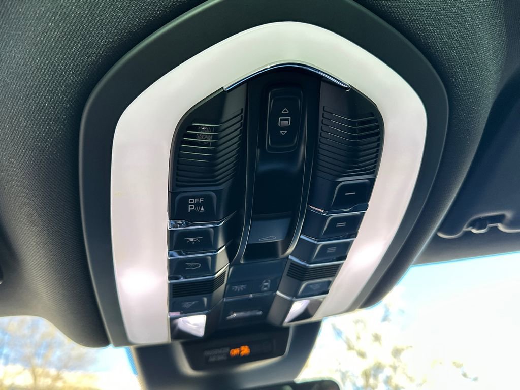 Used 2021 Porsche Macan S image 32