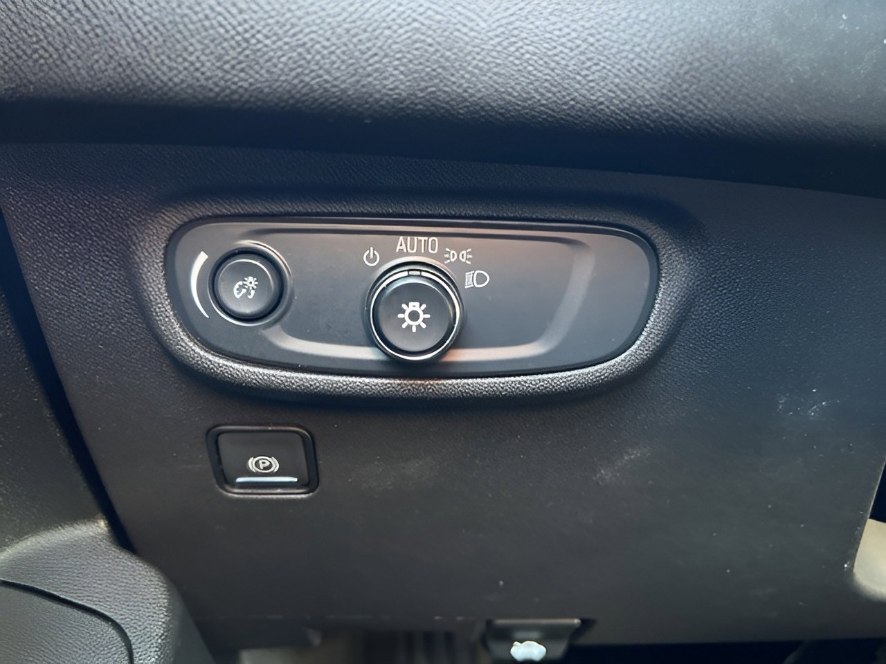 Used 2024 GMC Terrain SLE image 50